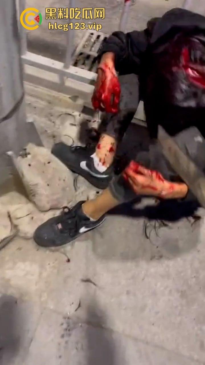 广东街头多人持刀互砍!血洒街头惨不忍睹 现场视频曝光砍头细节 太吓人了