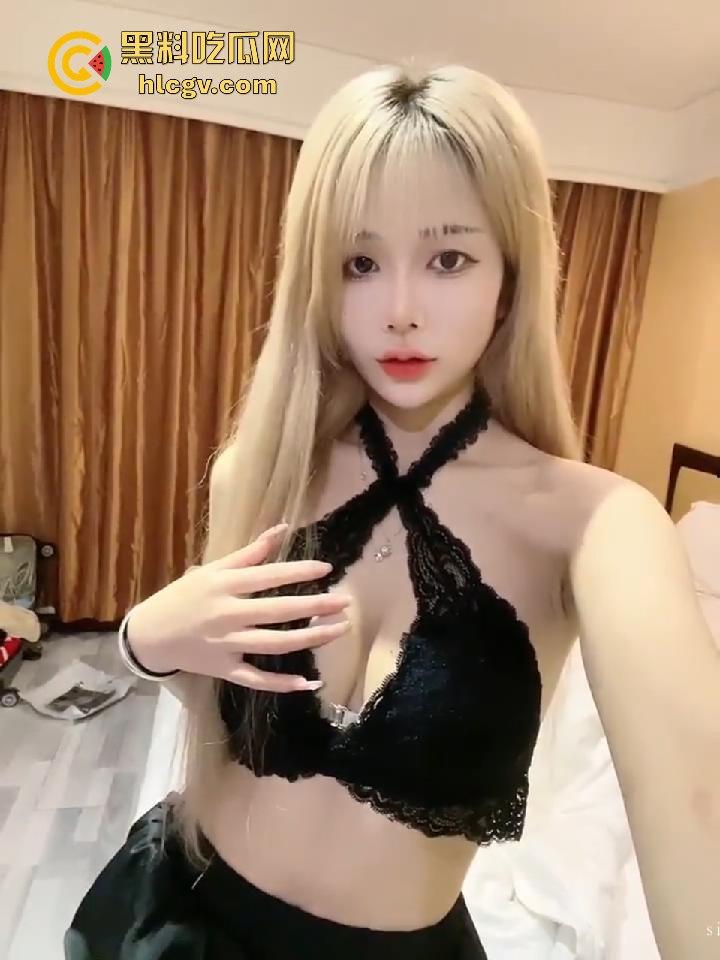 南宁精神小妹【崽崽】露脸私密照流出！性爱啪啪调教全曝光，美颜一掉吓得人魂都飞了！