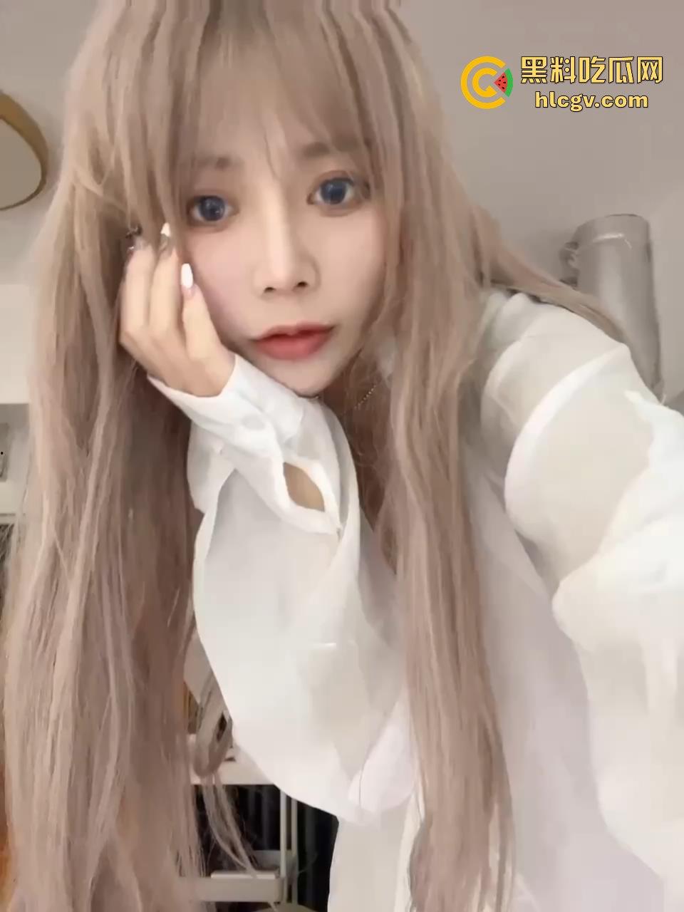 南宁精神小妹【崽崽】露脸私密照流出!性爱啪啪调教全曝光,美颜一掉吓得人魂都飞了!