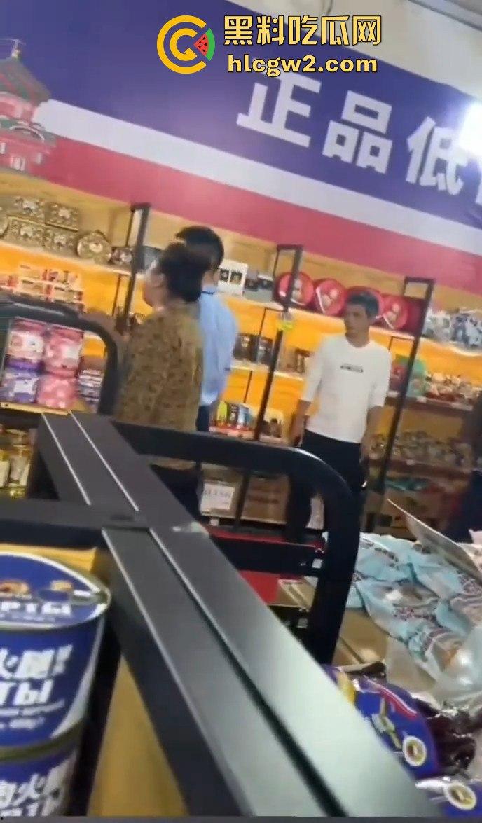 福建展会打假博主直接被商户群殴!摄影师惨成出气筒,头破血流真就惹了谁都不好过!