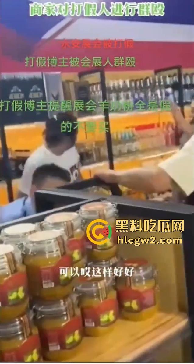 福建展会打假博主直接被商户群殴!摄影师惨成出气筒,头破血流真就惹了谁都不好过!