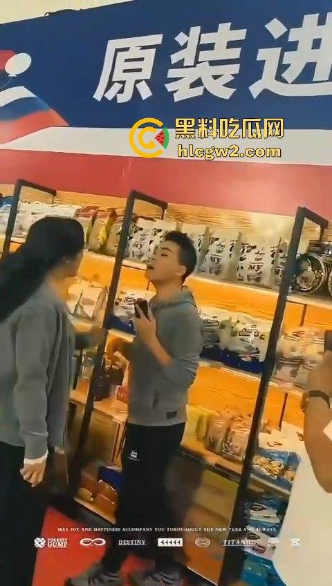 福建展会打假博主直接被商户群殴!摄影师惨成出气筒,头破血流真就惹了谁都不好过!