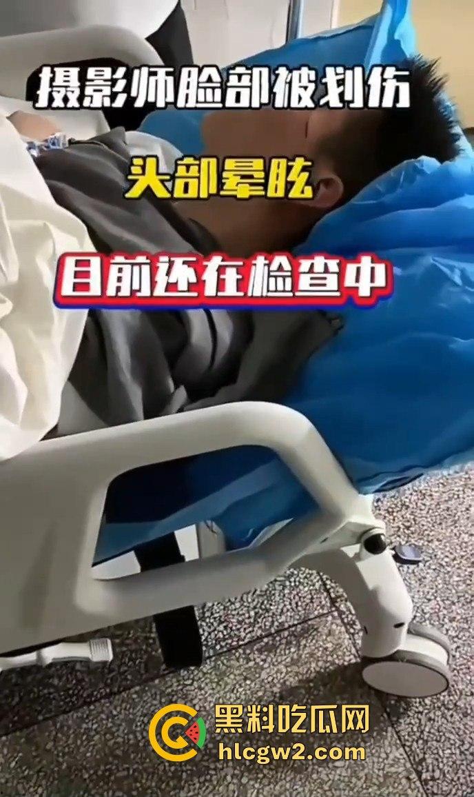 福建展会打假博主直接被商户群殴!摄影师惨成出气筒,头破血流真就惹了谁都不好过!