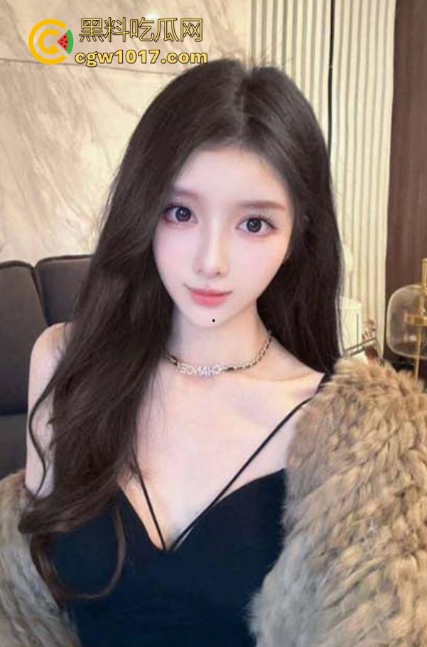 跟性感丰满的迷人嫂子酒店偷情约炮，红色情趣套装身上骑，无套中出，一滴不剩的舔舐干净我的精液！