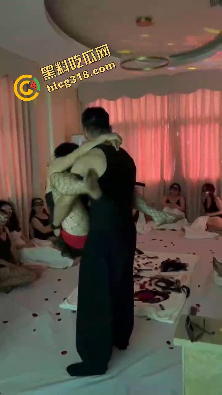 驭夫之术上线,人妻戴面具现场上课,学习如何制服男人的小老弟,老师亲自演示体位口活本事实战!