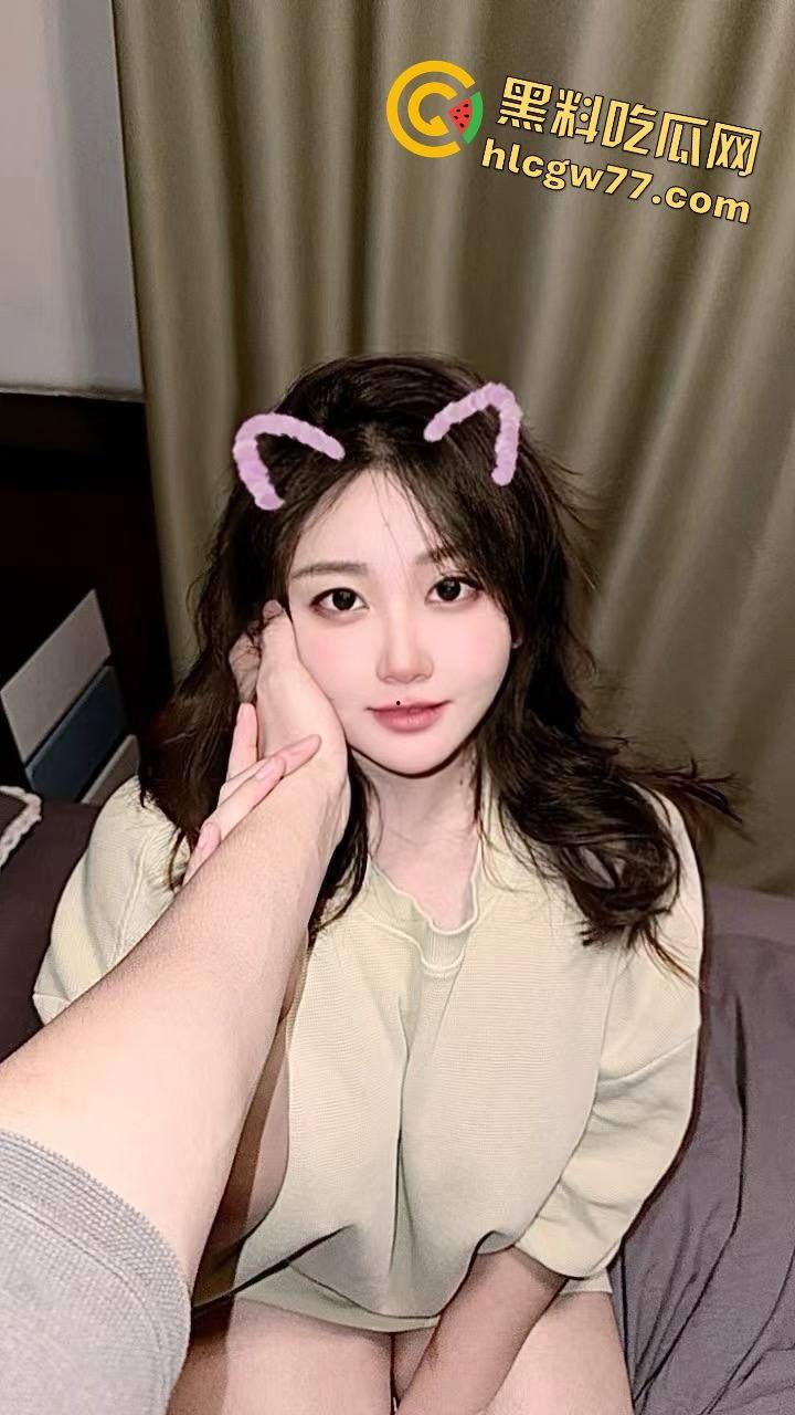 鞍山前女友3P大瓜!擦边骚货双插肛交还舔脚,分手后聊天记录炸裂曝光!