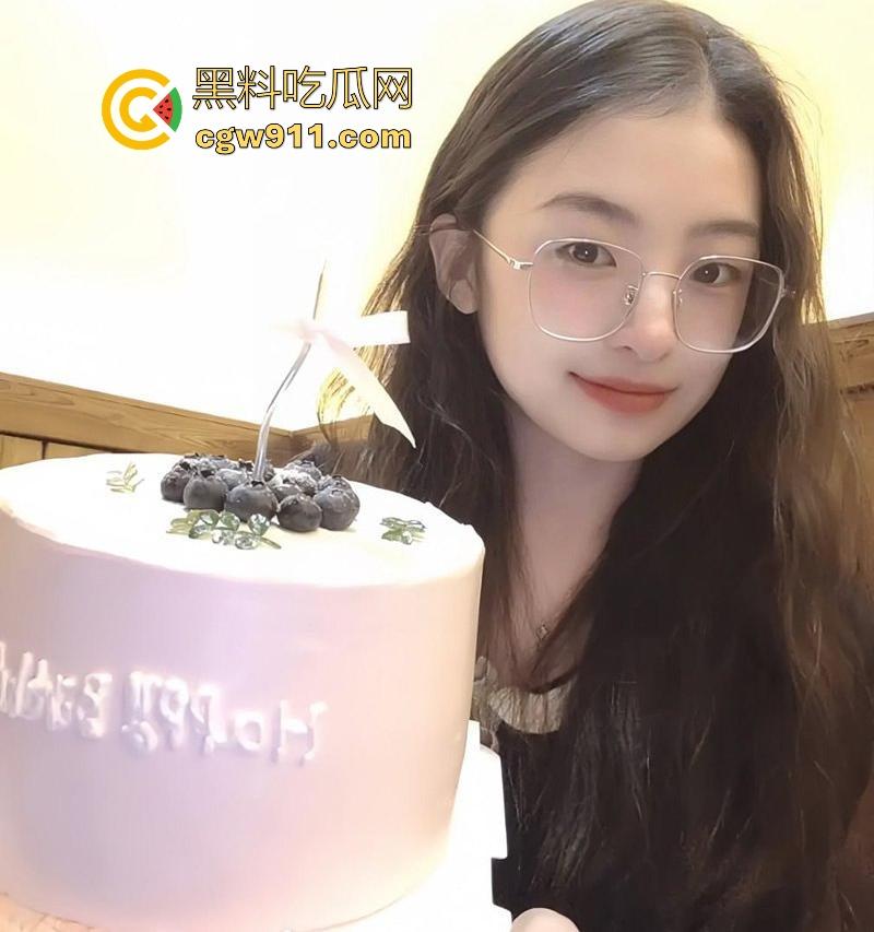 瓜友爆料！吉林极品反差眼睛婊【王丽欣】性爱视频曝光，黑丝美腿肛塞调教，女上骑乘无套后入极其淫荡！