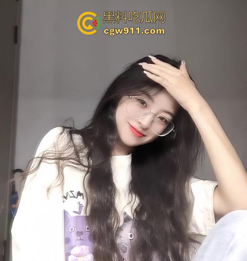 瓜友爆料!吉林极品反差眼睛婊【王丽欣】性爱视频曝光,黑丝美腿肛塞调教,女上骑乘无套后入极其淫荡!