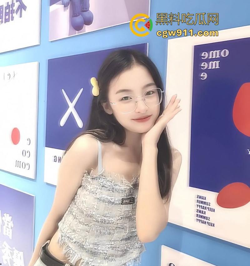 瓜友爆料!吉林极品反差眼睛婊【王丽欣】性爱视频曝光,黑丝美腿肛塞调教,女上骑乘无套后入极其淫荡!