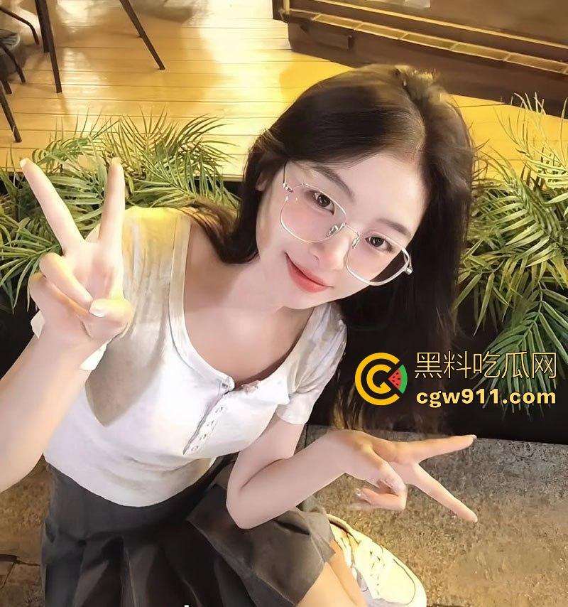 瓜友爆料!吉林极品反差眼睛婊【王丽欣】性爱视频曝光,黑丝美腿肛塞调教,女上骑乘无套后入极其淫荡!