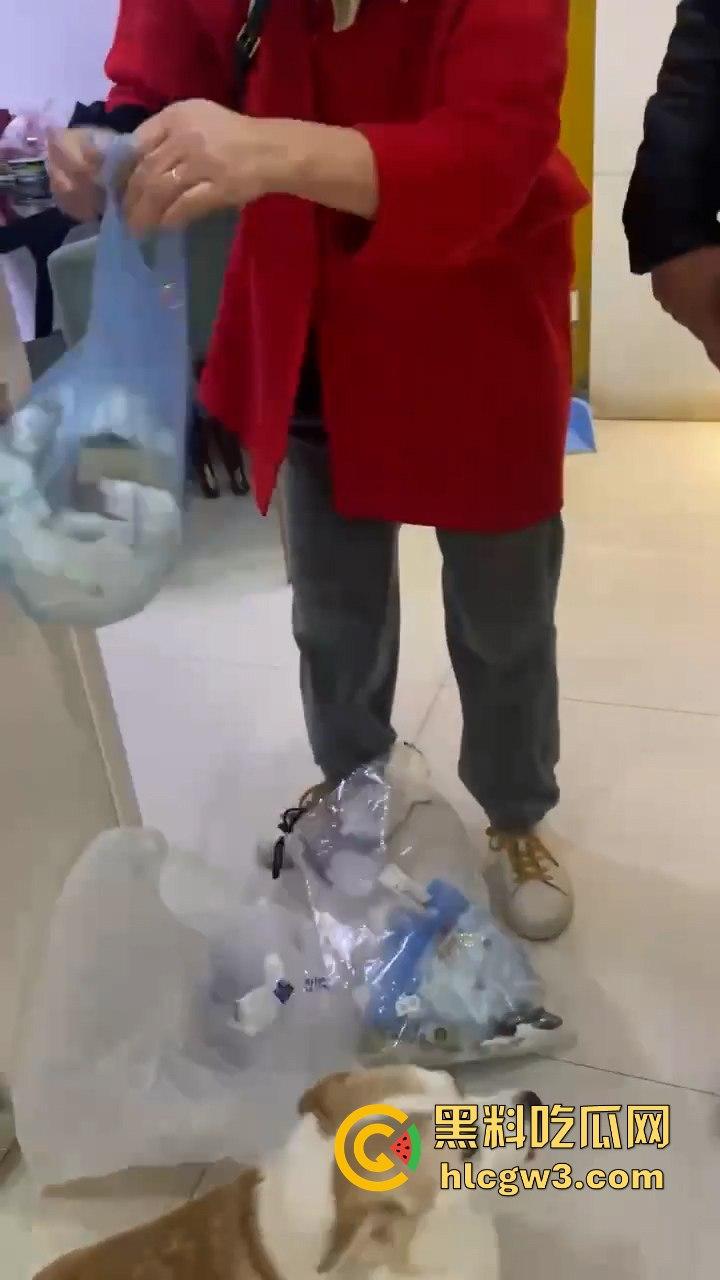 上万金戒指不翼而飞 原是保洁大妈顺手牵羊 对质录音曝光 这演技不得给大妈颁个奥斯卡嘛?