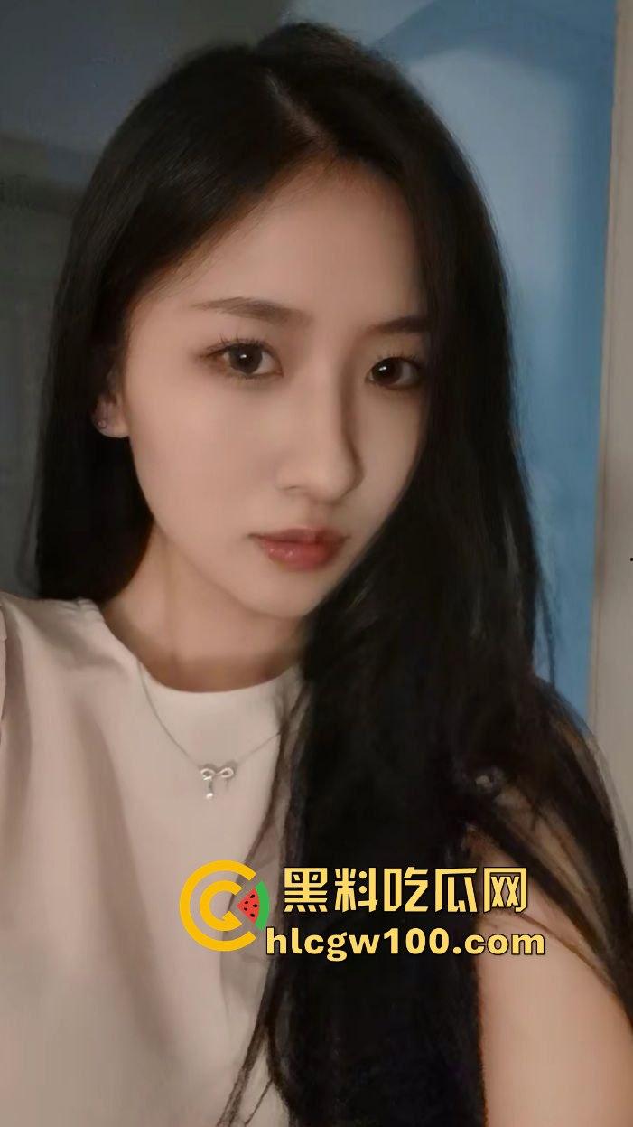 湖南大学大四学姐【叶晓燕】约炮视频流出被曝光,撅臀掰穴学姐不为人知的另一面。