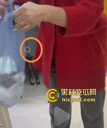 上万金戒指不翼而飞 原是保洁大妈顺手牵羊 对质录音曝光 这演技不得给大妈颁个奥斯卡嘛?