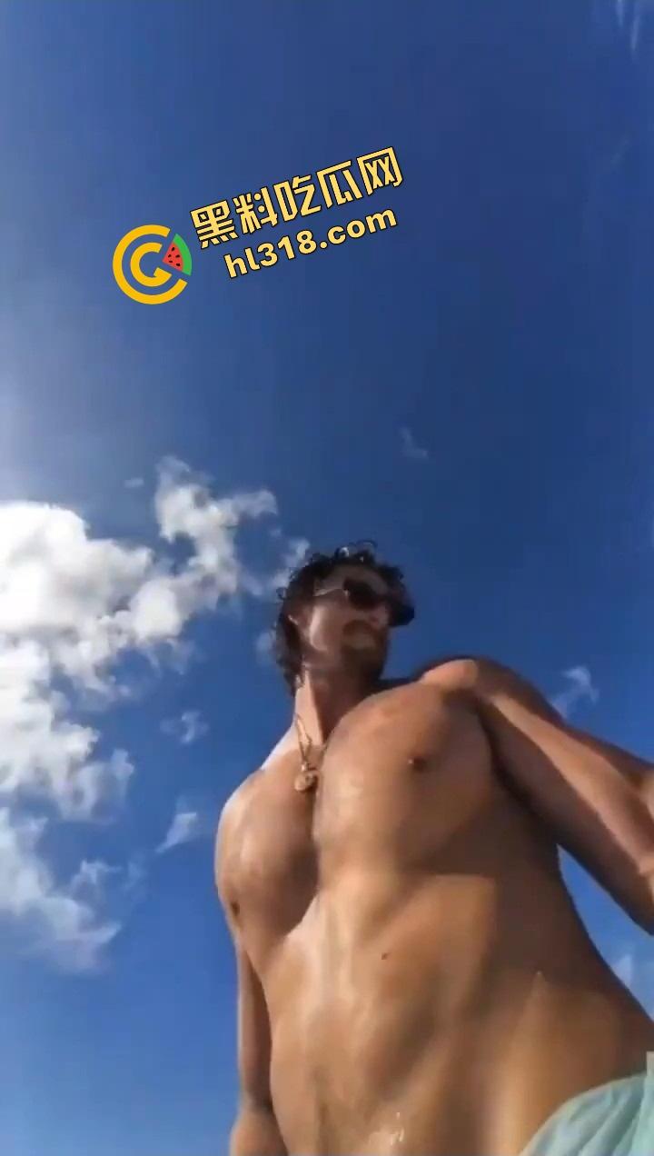 老外挑战大海漂流日逼,日到一半遇金枪鱼,鸡儿抽插手在抓鱼,打完炮还能吃活生鱼片,真正的野外求生!