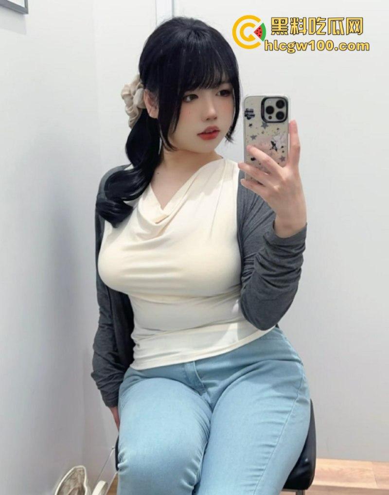 推特【鸽鸽咕咕】微博【我又饿啦w】付费资源流出 短发巨乳小胖妞足交秀国内外双边在线下海捞钱