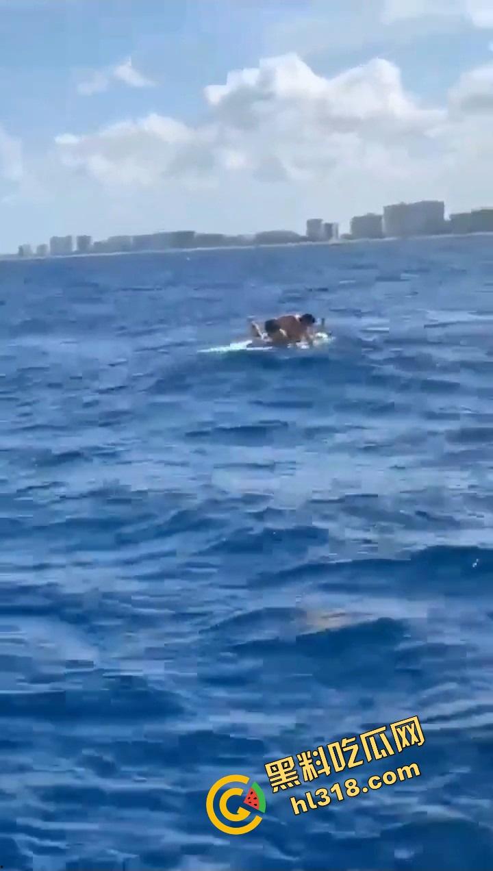 老外挑战大海漂流日逼,日到一半遇金枪鱼,鸡儿抽插手在抓鱼,打完炮还能吃活生鱼片,真正的野外求生!