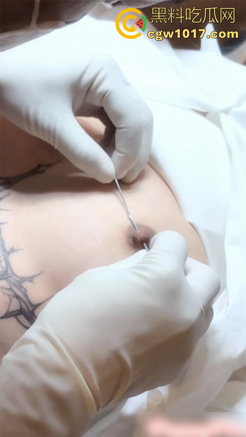 主人的新任务,反差黄毛精神小妹【puppy】,为讨好主人给奶头扎穿孔,安装乳钉撕心尖叫,玩的真野性啊!