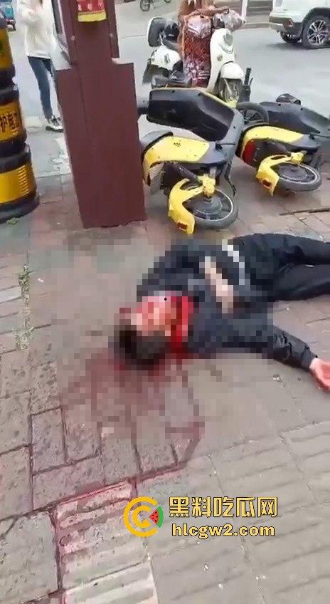 湖南江华职中生与二中生为争女友当街一剑封喉!感情纠葛演成命案,抢救无效死亡