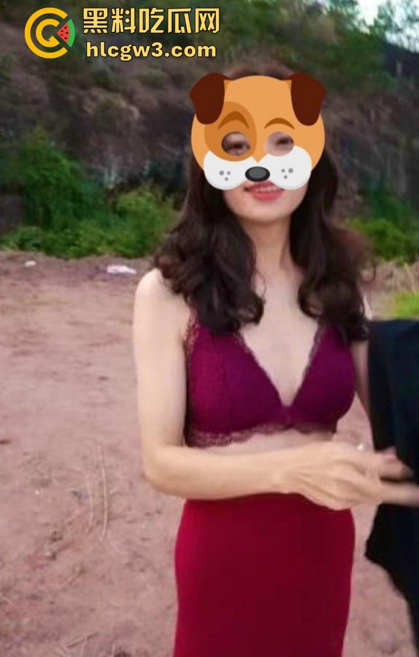 云盘泄密公司良家人妻【邹蜜】被老板精心调教成小母狗,出差露出电梯阳台玩花样,全程视频曝光刷新三观!