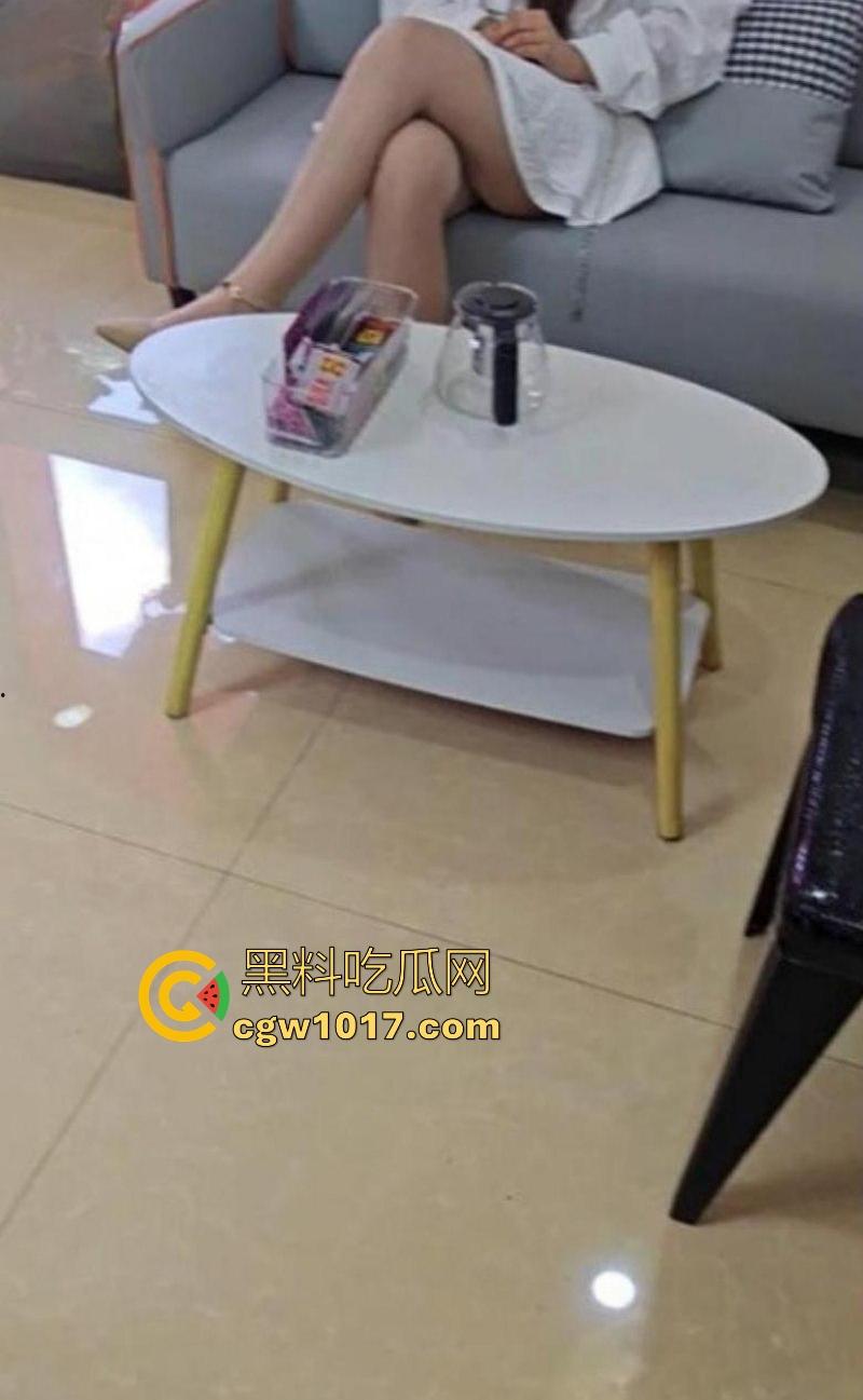 海角乱伦!家里的亲戚一起聚餐,与嫂子棋牌室激情交欢,亲友在隔壁打麻将,小叔子奋力操逼播种!