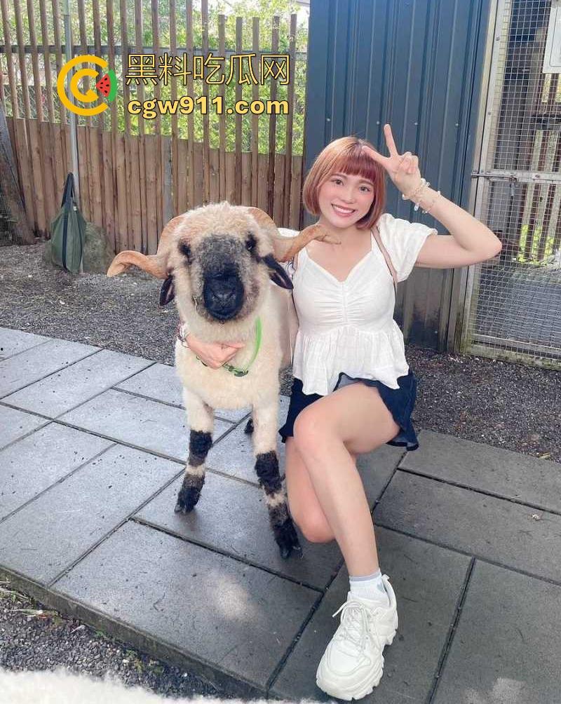 长沙大眼短发妹【李芷琳】淫乱生活曝光，3p做爱调教，道具自慰深喉舔屌，妥妥的反差骚逼！