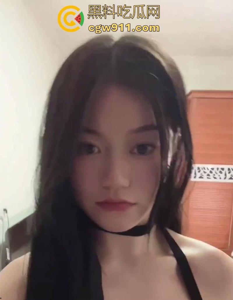 山东济南大学极品骚女【杨晨笛】 背男友偷情约炮,微信骚话撩汉超露骨,自慰性感勾引,真鸡巴骚!