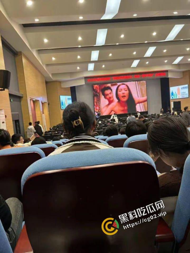 长江大学讲座时播放的不雅视频 完整版来了！韩国经典色情电影《新建文件夹2》小伙子很有品味！（字幕版）