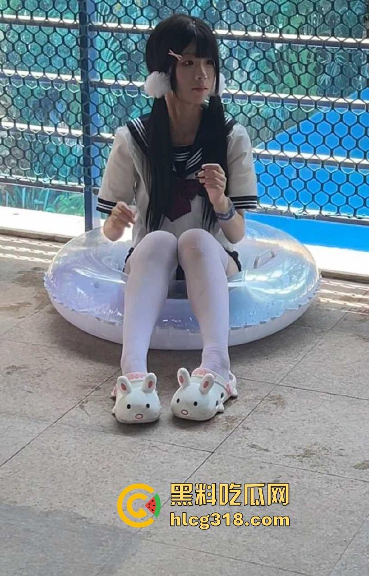 一年一度的长隆水上乐园二次元派对来袭!现场都是肤白貌美大长腿,cos骚妹湿身诱惑,鸡巴硬到炸!