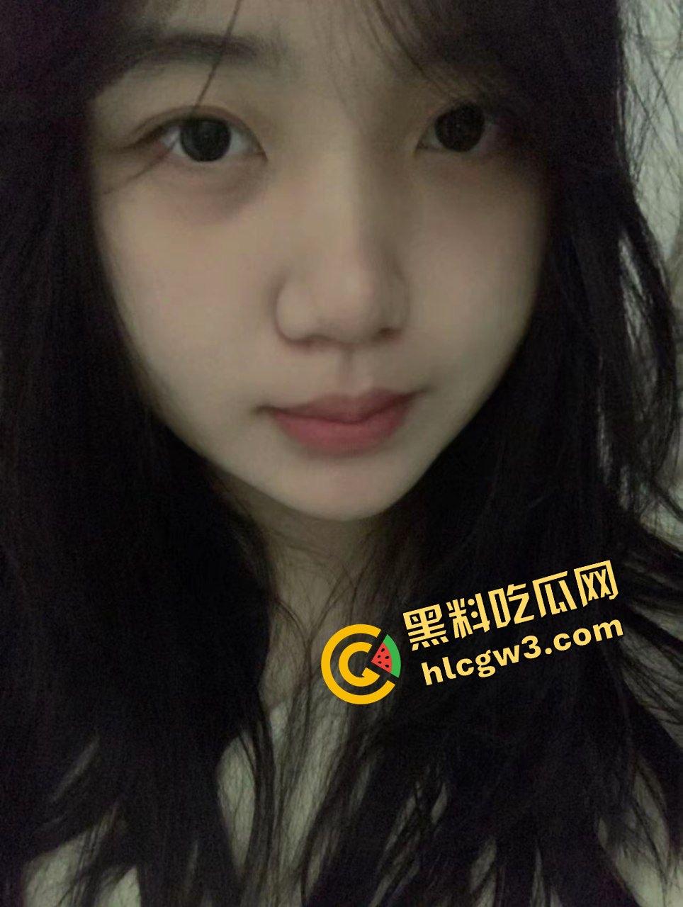 独家首创!江苏溧水高级中学清纯学生妹『叶芸』被下头男逼迫拍粉穴 渣完后分手又曝光!