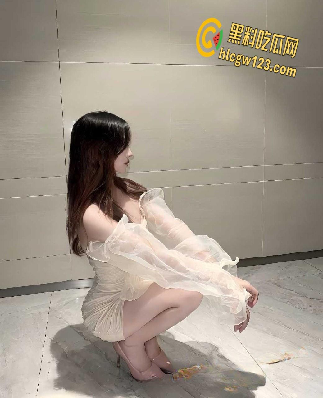 富二代约炮模特【fKabuto】,22岁小模特伴游几天下来操爽了,小穴被干的肿起来!