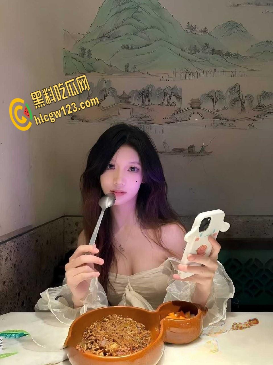 富二代约炮模特【fKabuto】,22岁小模特伴游几天下来操爽了,小穴被干的肿起来!