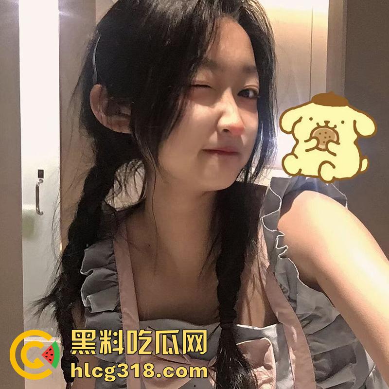 超白嫩尤物【苏钰琪】，继父的可爱小母狗，肌肤白皙小穴粉嫩，号称校园公交车，被大叔3p自拍曝光！