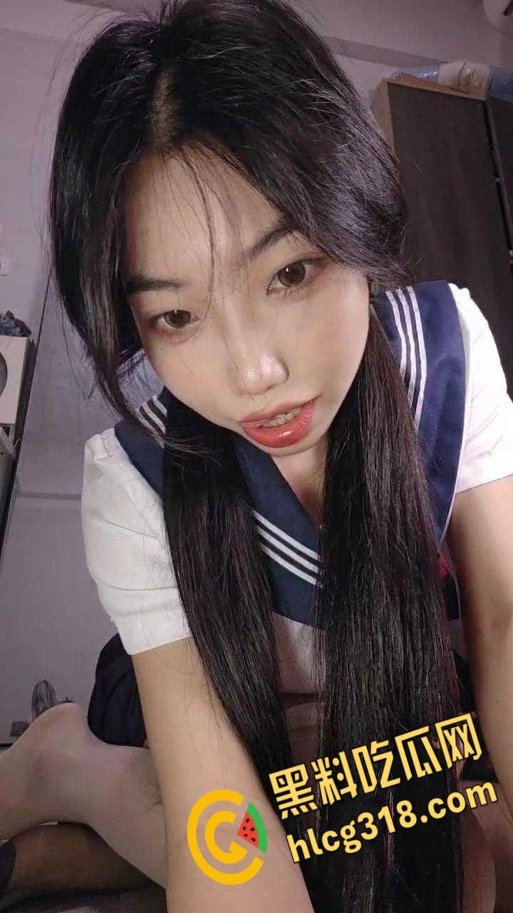 反差母狗阿黑颜JK制服自拍, 性感开档黑丝短裙 ,对镜粉穴特写,自慰表情淫荡拉丝 !