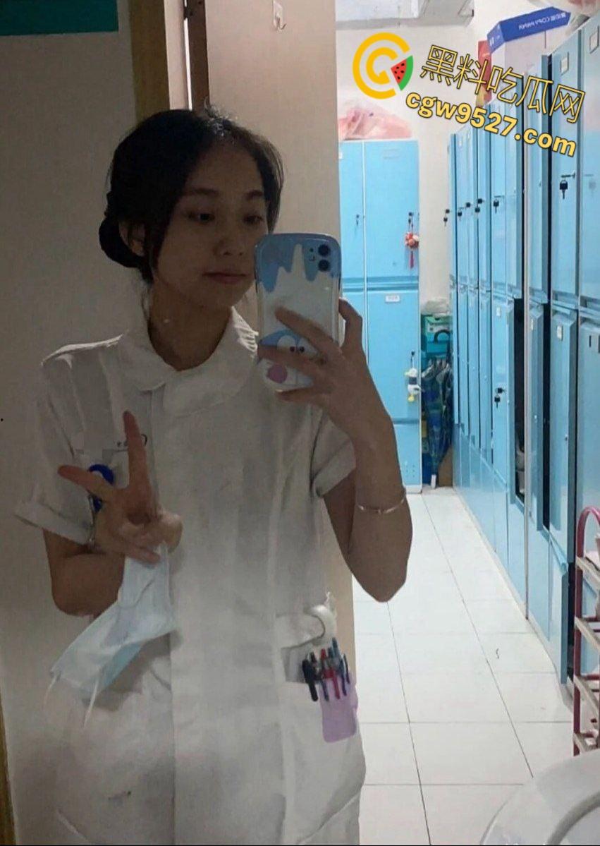 武汉卫生学院【宋子琪】,高冷反差的实习护士,黑丝吊带袜反差婊痴迷体育生,母狗上床了人都变样了 !