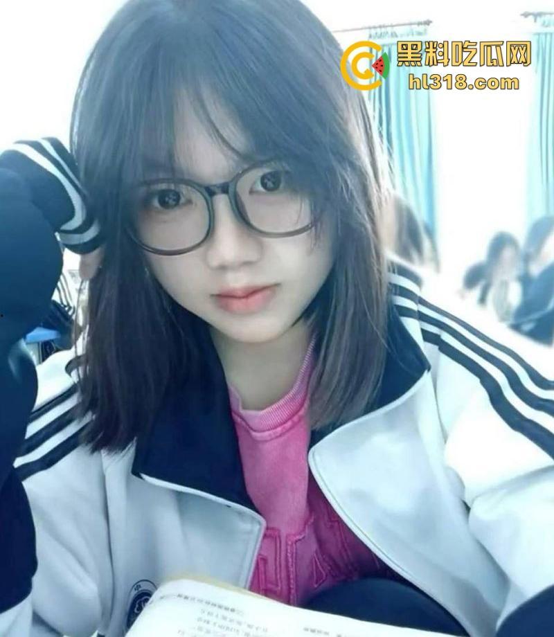 沈阳高级中学高三短发妹网调自慰视频曝光,极品巨乳揉搓自慰,骚穴被两指掰开,淫水狂喷淫靡至极!