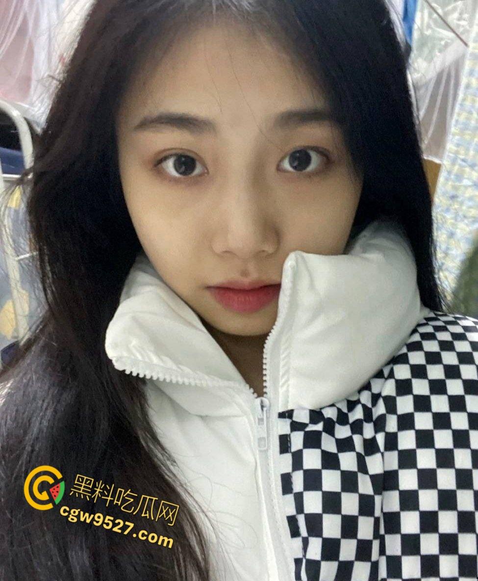 武汉卫生学院【宋子琪】,高冷反差的实习护士,黑丝吊带袜反差婊痴迷体育生,母狗上床了人都变样了 !