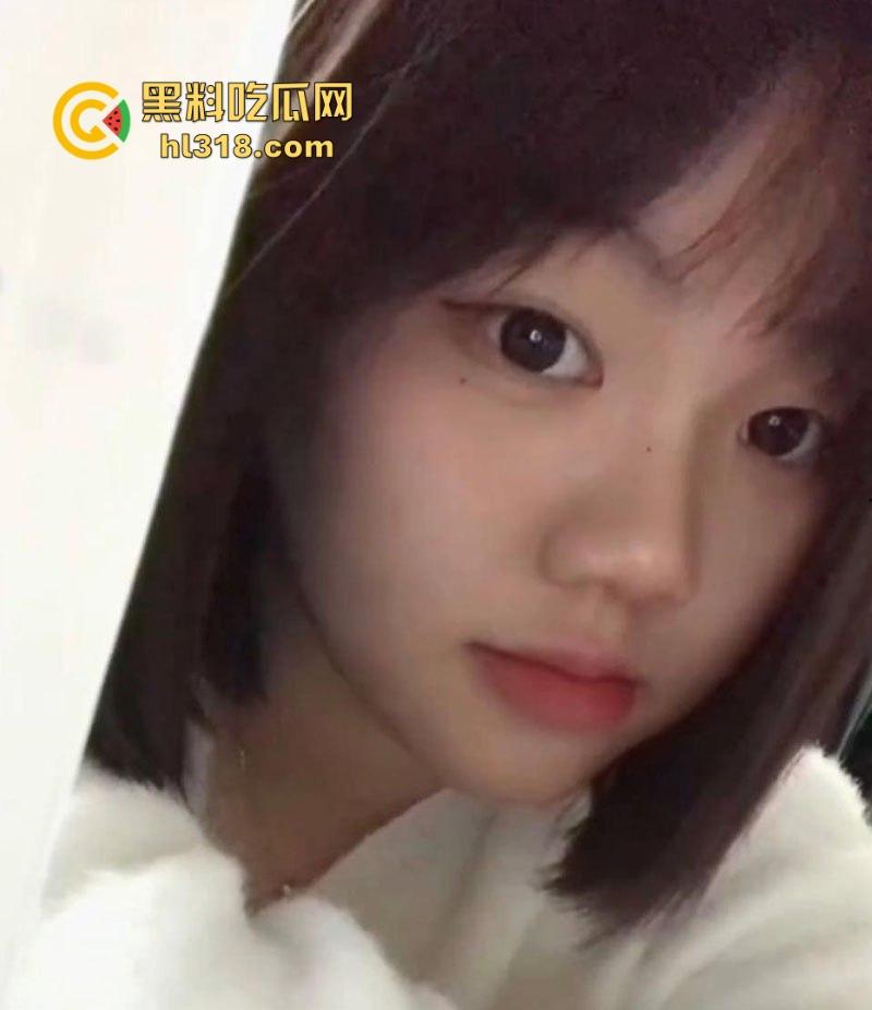 沈阳高级中学高三短发妹网调自慰视频曝光,极品巨乳揉搓自慰,骚穴被两指掰开,淫水狂喷淫靡至极!