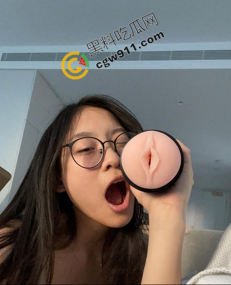 江苏20岁大学生【杨子含】约炮视频曝光!高挑身材,jk制服,口爆吞精,捆绑调教,无套颜射,香艳刺激