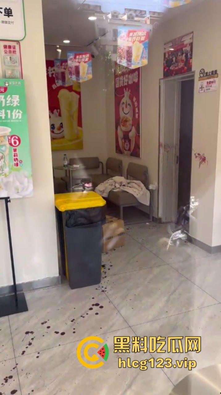 突发命案!杭州西湖区蜜雪冰城店内发生砍人事件 一店员被杀 现场血腥视频曝光