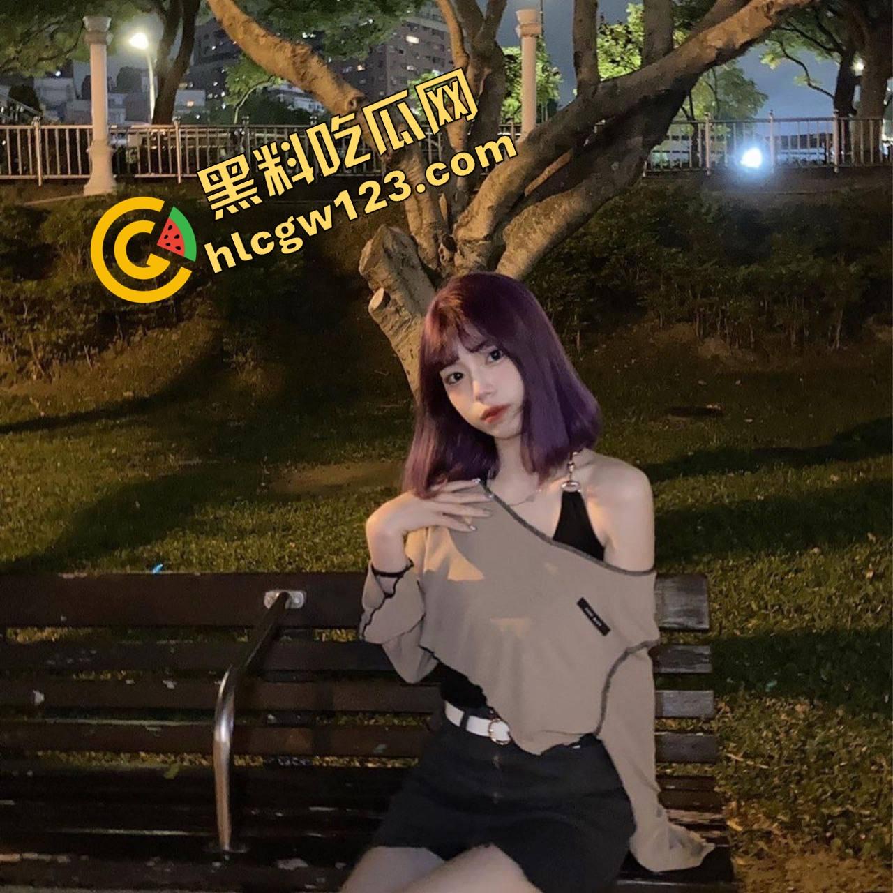 爸妈还在客厅看电视，弟弟偷偷溜进姐姐闺房强上亲姐，操的姐姐忍不住大叫...竟差点被爸妈发现！