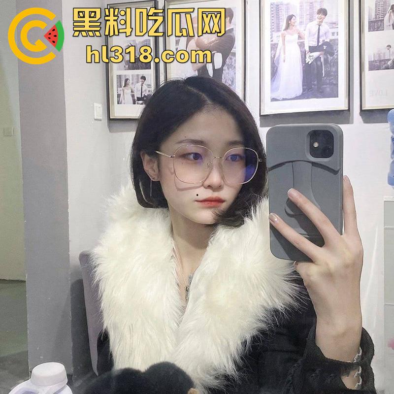 清纯颜值白富美【张欣玥】,表面富家千金背地里骚母狗一条,给主人深喉吃屌淫靡喘息,大量不雅视图流出!