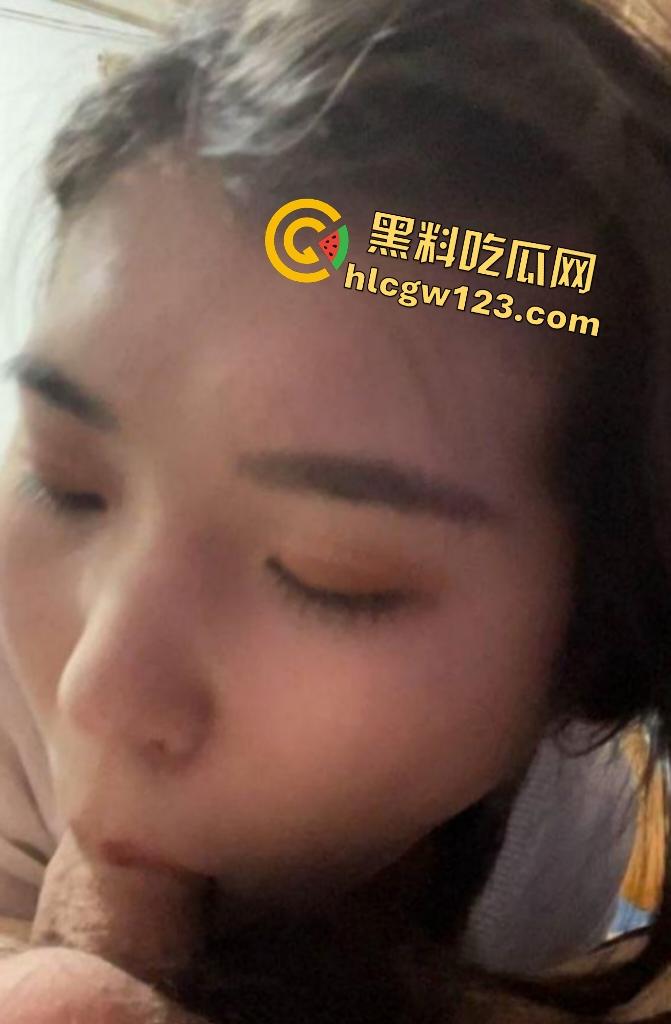 大学生出租屋变母狗被捆绑动弹不得,调教肛塞伺候,尿尿也要被操!