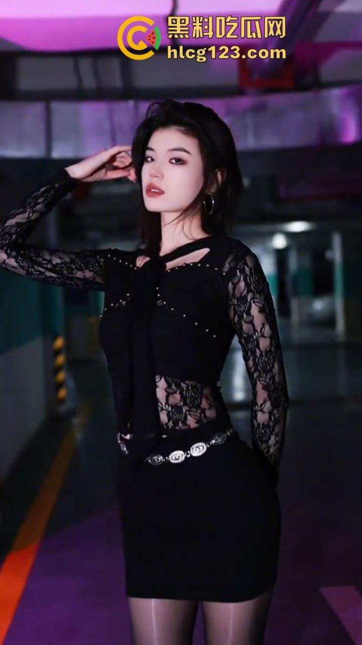 【足控福利】抖音13万粉丝 性感美腿网红【不想早起的崽崽】付费私享视频流出 足控调教 肉丝美腿超带感