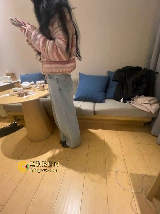 调教界狗链子缠脖的祖师爷【Nic学长】 百人斩专操05后学生妹，妹子一放学就当母狗，灌尿抽脸无套操到浪叫！