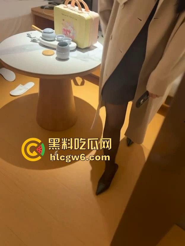 调教界狗链子缠脖的祖师爷【Nic学长】 百人斩专操05后学生妹,妹子一放学就当母狗,灌尿抽脸无套操到浪叫!