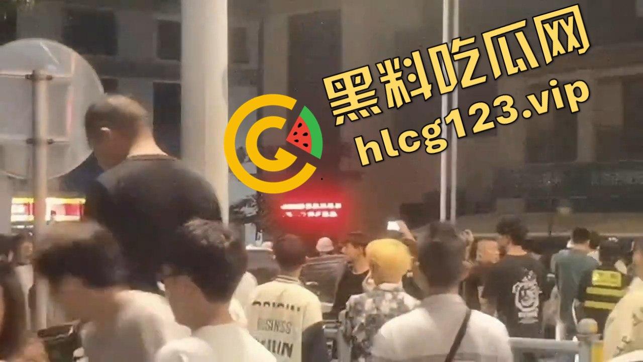 苏州石湖景苑女子吵架口出狂言外地人滚出苏州!引发众怒,丈夫酒后失踪,外地人围堵索要道歉!