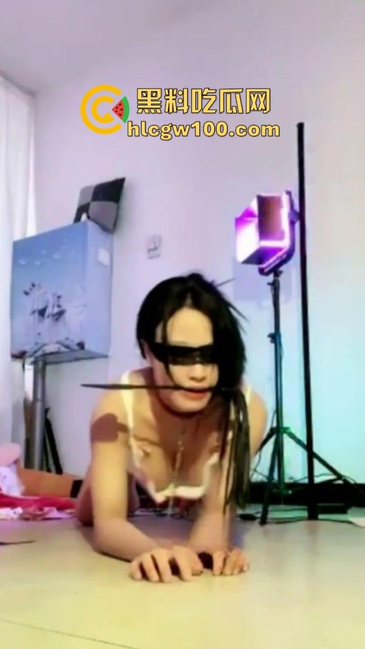 快手清纯反差美女【小纯吖】土豪定制私拍 脸穴同框道具自慰 高潮喷水妖娆裸舞!