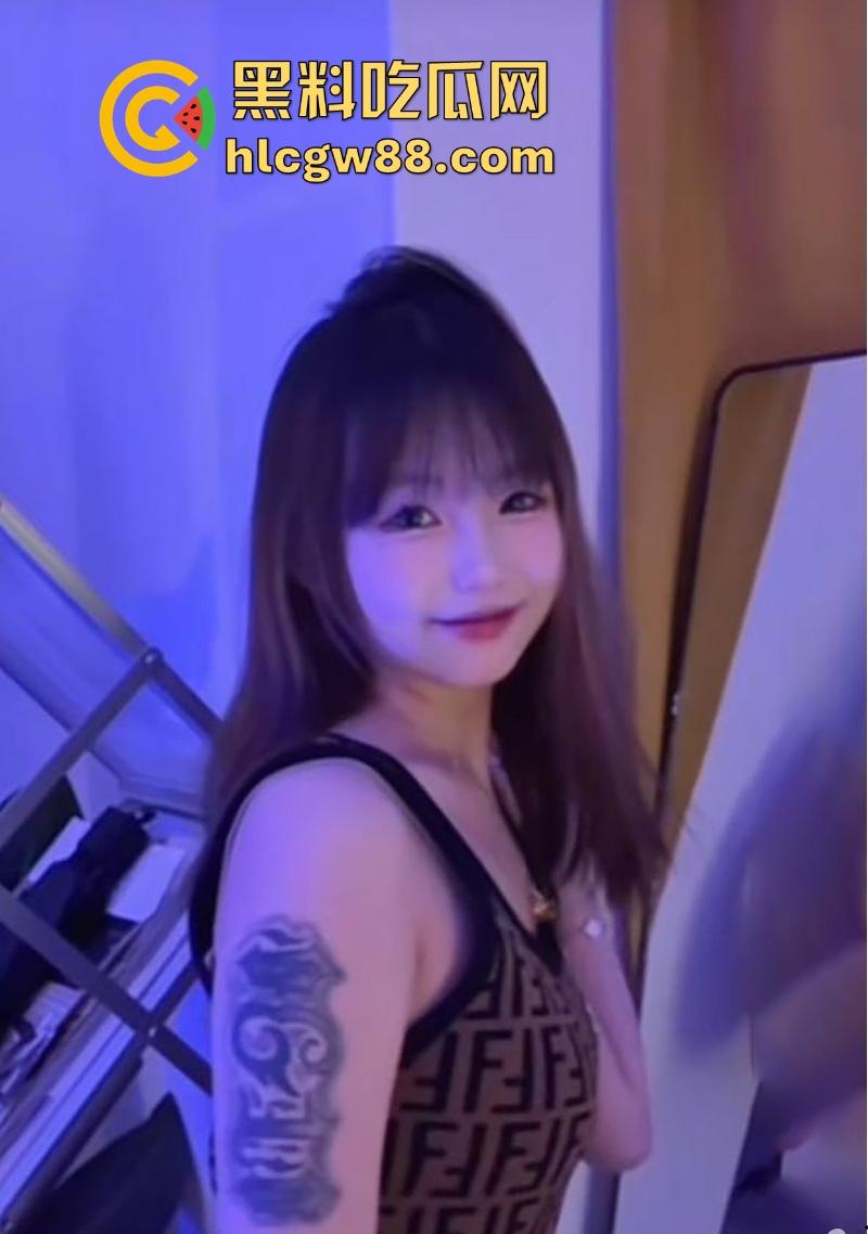 抖音高颜值网红【炒河粉】极品身材性感嫩妹 贫乳长腿可爱诱人 大尺度全裸私拍流出