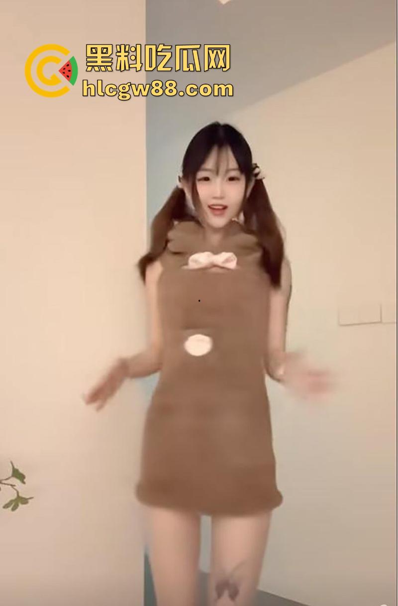 抖音高颜值网红【炒河粉】极品身材性感嫩妹 贫乳长腿可爱诱人 大尺度全裸私拍流出