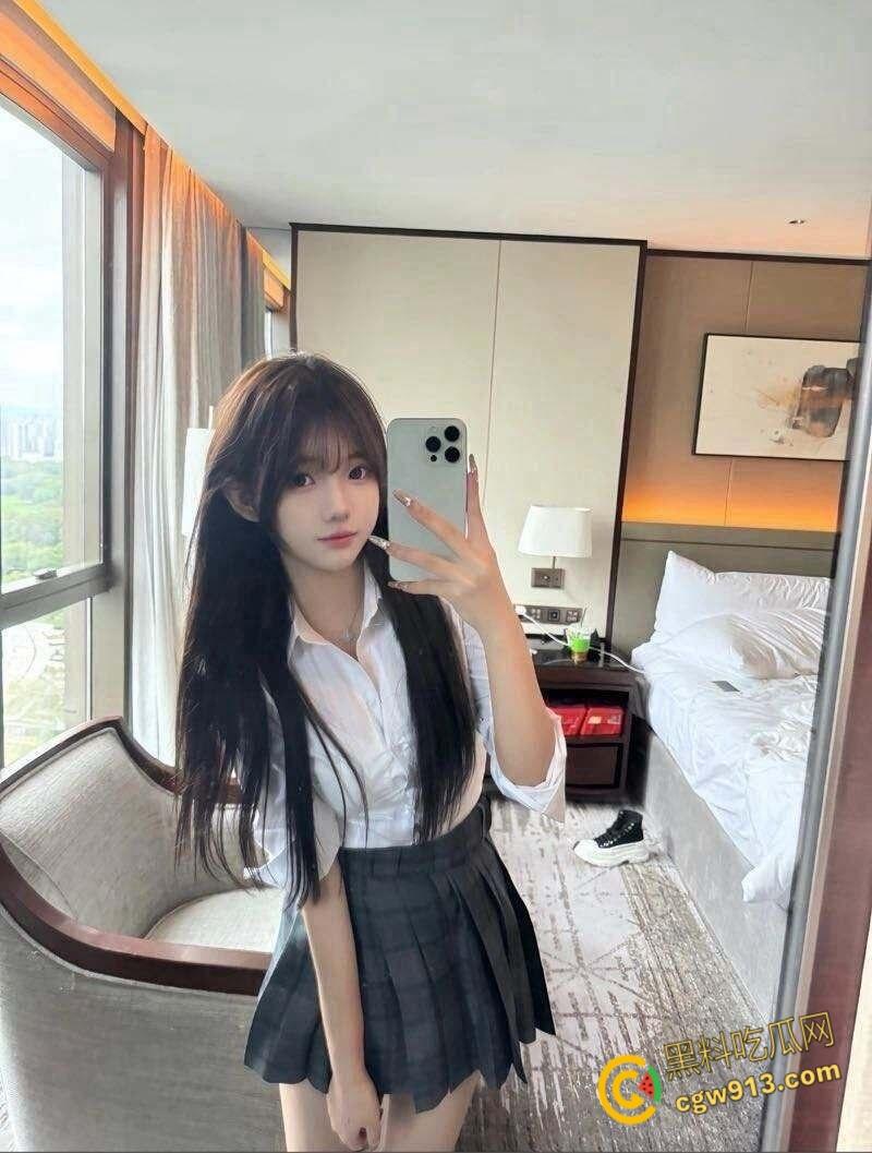 带妹妹回村采槐花，反差妹妹挑逗跪地口交，烂尾楼后入疯狂打桩，中途拔出来淫水直流！